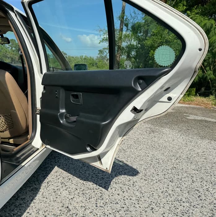 BMW 3 Serisi E36 Sağ Ön Kapı