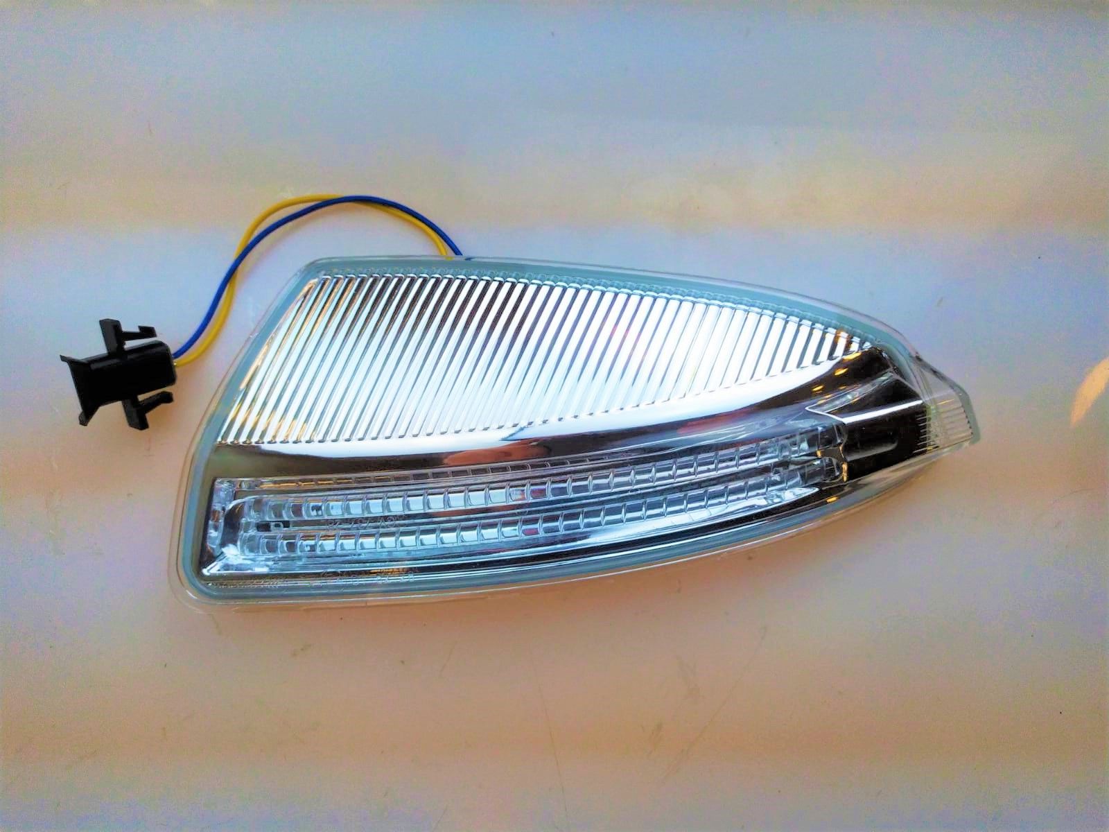 Mercedes W204 Sol Dikiz Ayna Sinyal Lambası LED