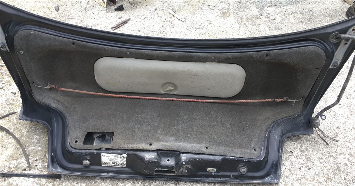 BMW 3 Serisi E36 Bagaj Kapağı