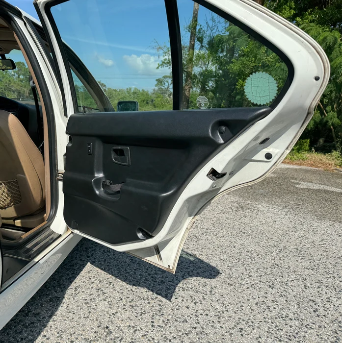 BMW 3 Serisi E36 Sağ Ön Kapı